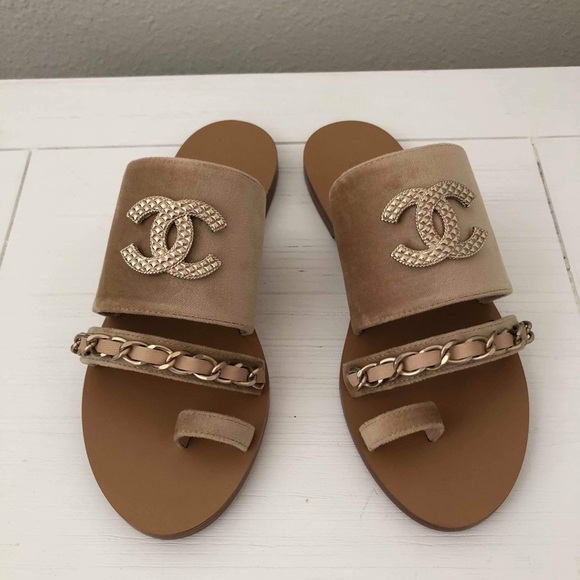 ❌SOLD❌ Chanel Beige Velvet Flat sandals - Picture 3 of 7